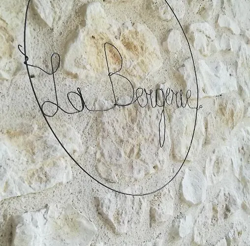 Des Papillons D'hotes Bed & Breakfast *